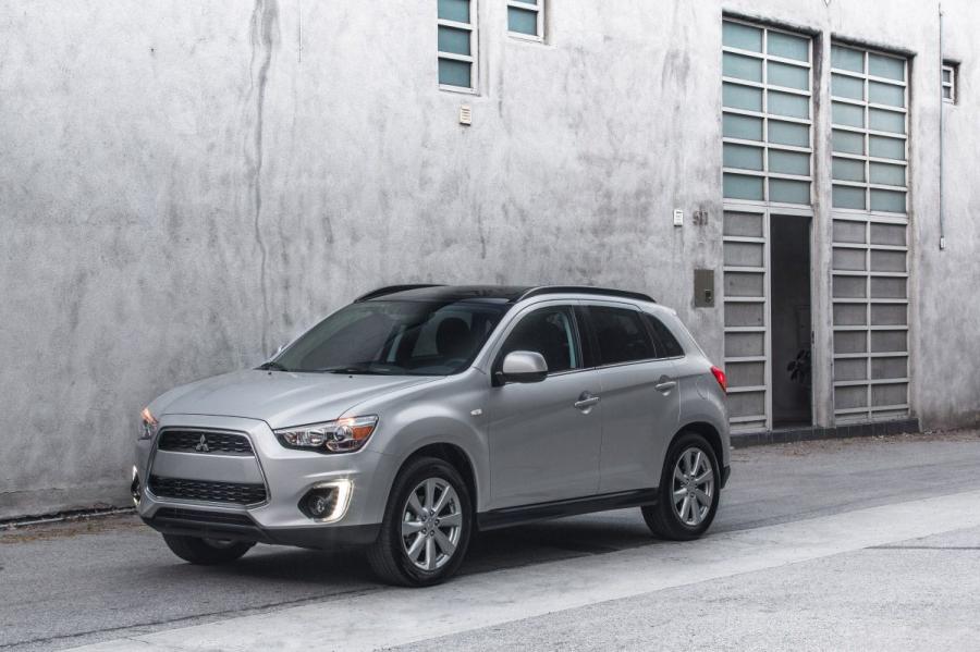  Mitsubishi Outlander Sport SE 2014 года  (фото 3 из 9)